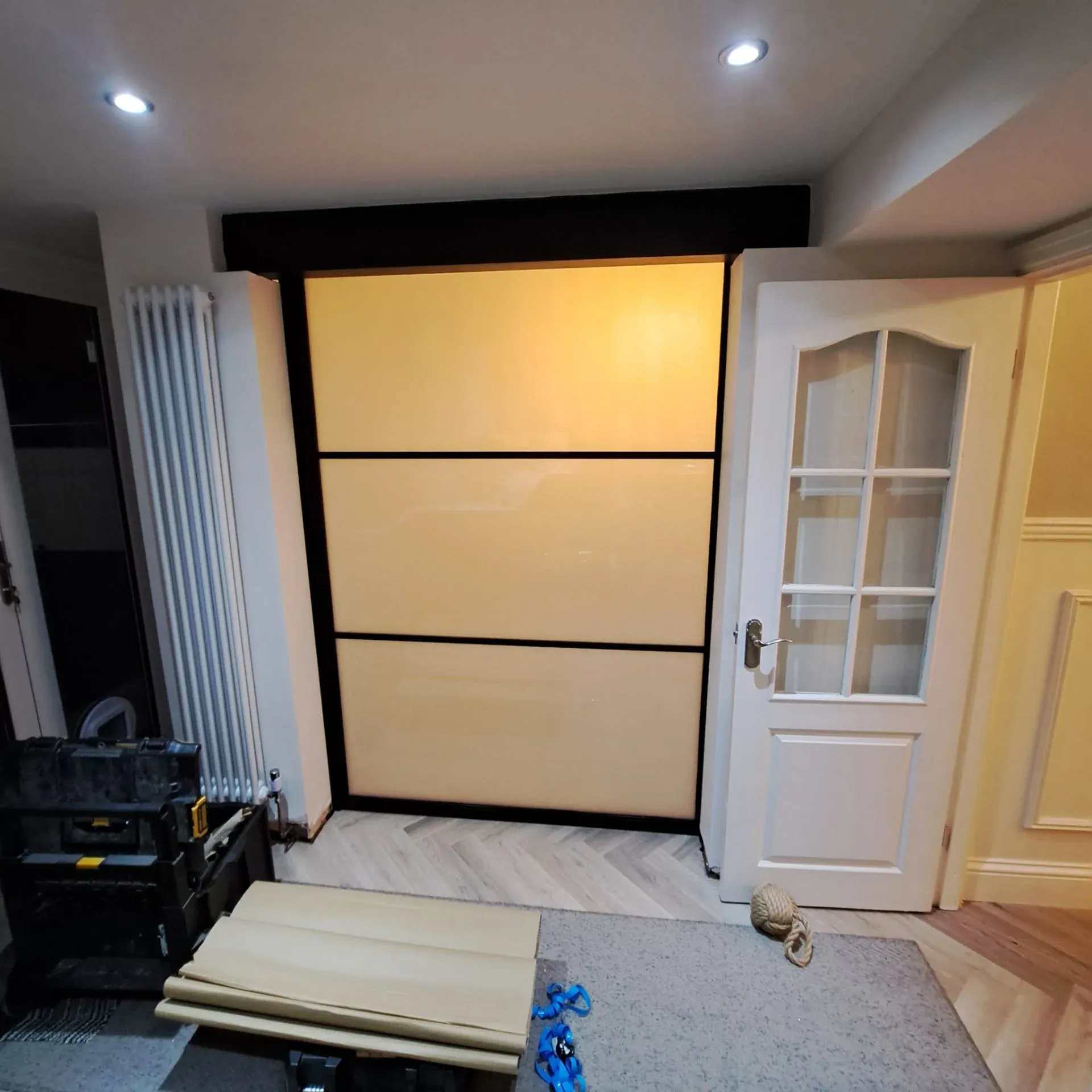 ID30 partition front view with warm lighting